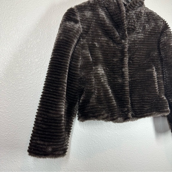 NANA CREATIONS USA Small Dark Chocolate Brown Faux Fur Ribbed Cropped Jacket - Picture 4 of 8
